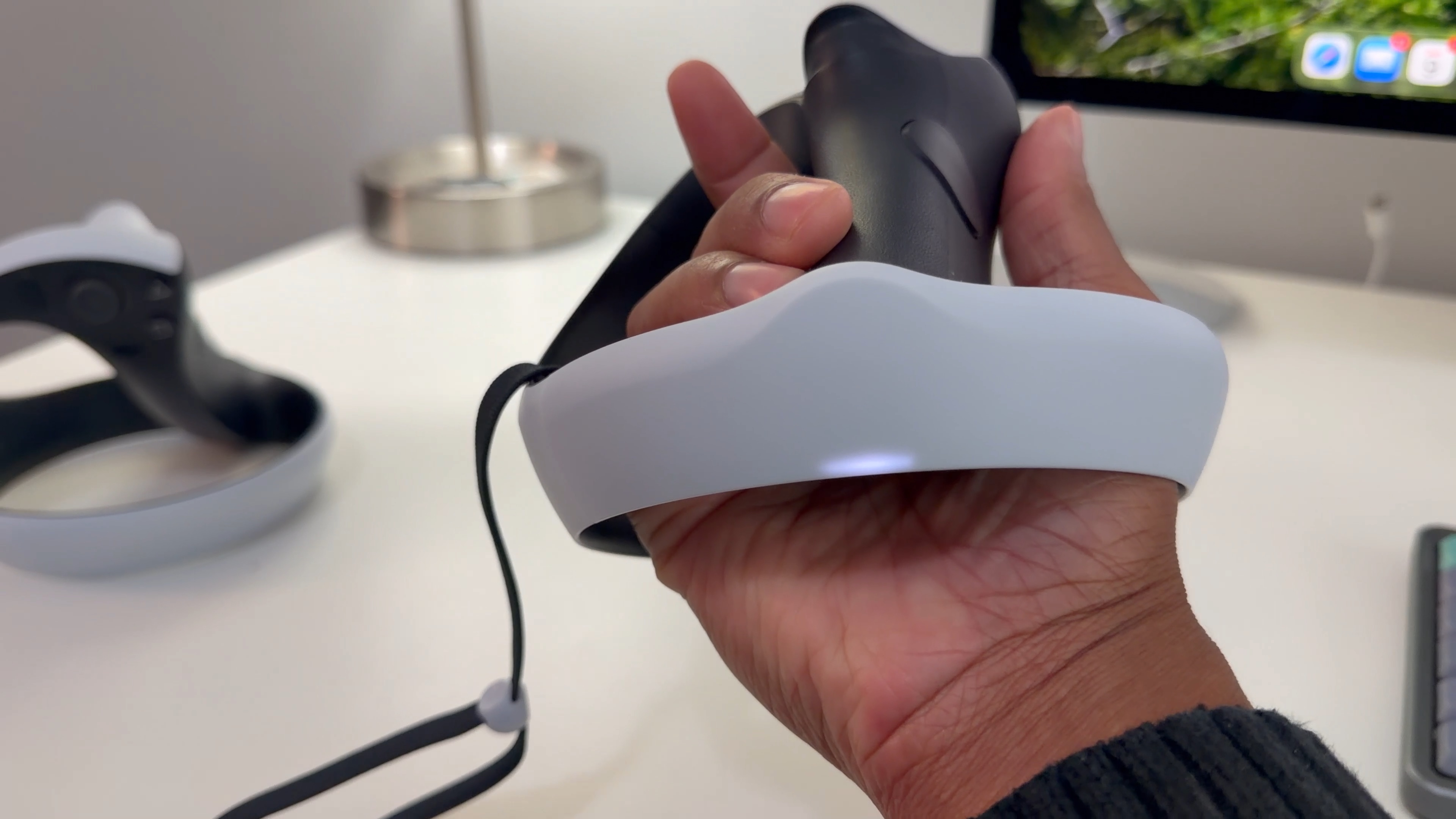 Pair Playstation VR2 Sense Controllers with Apple Vision Pro (visionOS ...